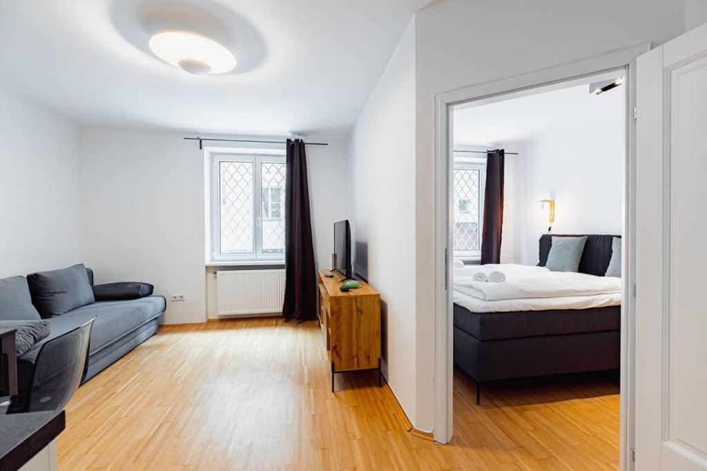 Newly-renovated, In The Heart Of Apartament *