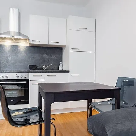 Newly-Renovated, Central City Apartment In The Heart Of Wien Exterior foto