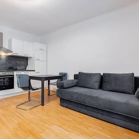 Newly-Renovated, Central City Apartment In The Heart Of Wien Exterior foto