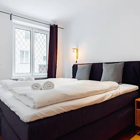 Newly-Renovated, Central City Apartment In The Heart Of Wien Exterior foto